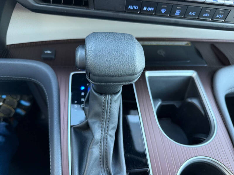 2024 Toyota Sienna LE 8-Passenger