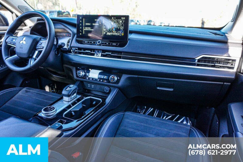 2025 Mitsubishi Outlander SE