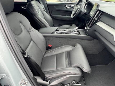 2026 Volvo XC60 B5 Ultra Black Edition