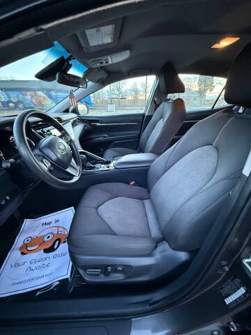 2019 Toyota Camry Hybrid LE