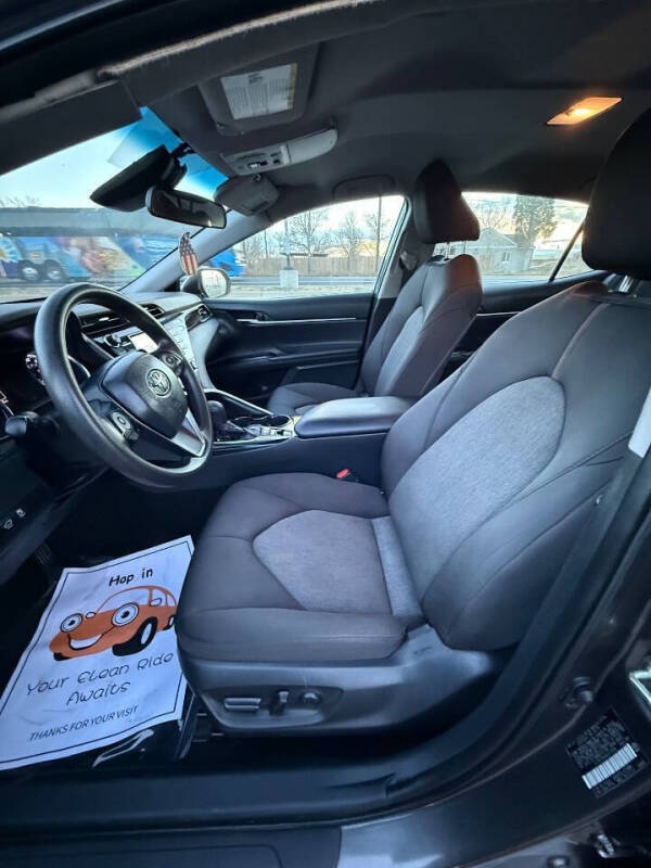 2019 Toyota Camry Hybrid LE