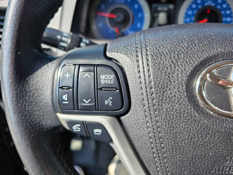 2017 Toyota Sienna SE 8-Passenger