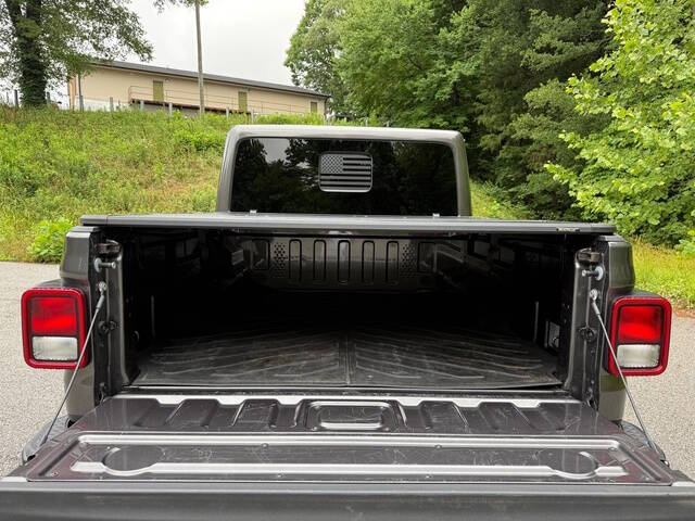 2025 Jeep Gladiator NightHawk
