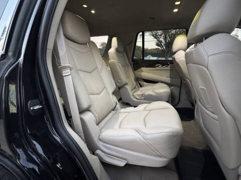 2017 Cadillac Escalade Luxury