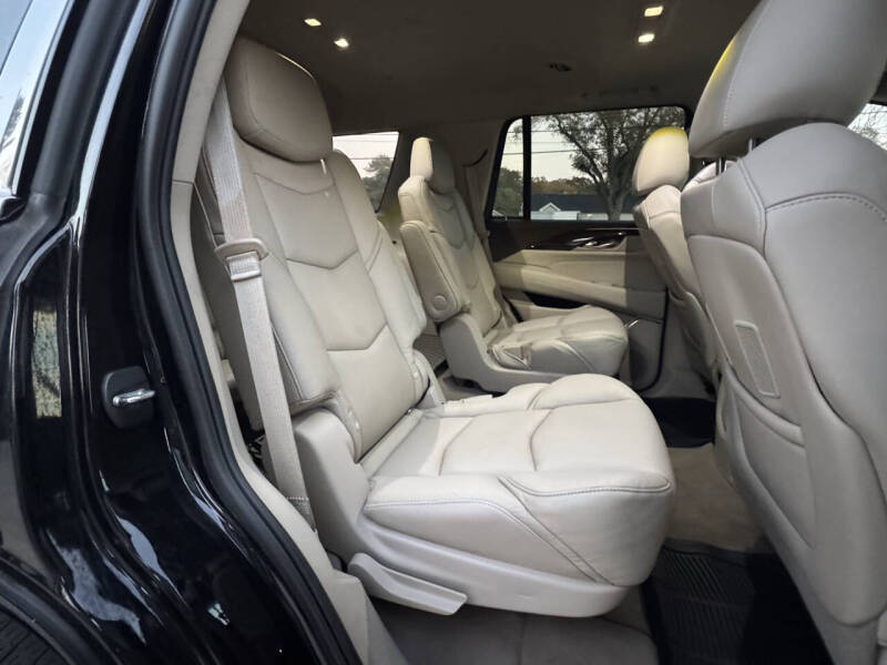 2017 Cadillac Escalade Luxury