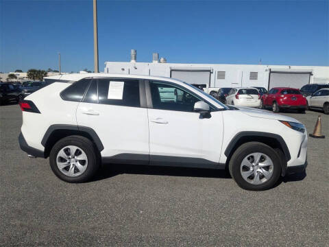 2024 Toyota RAV4 LE