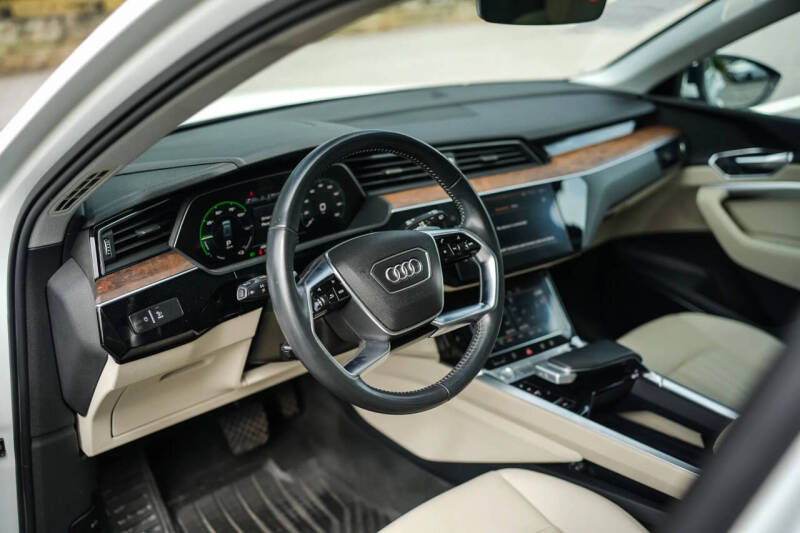 2019 Audi e-tron quattro Premium Plus