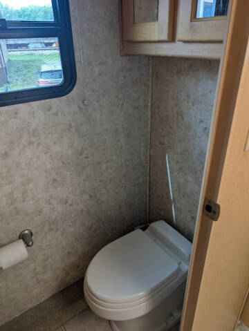 2005 Freightliner MH Chassis