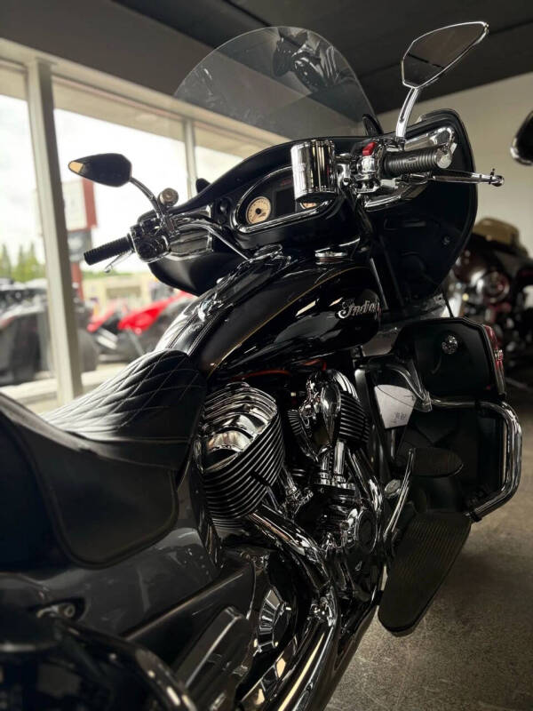 2016 Indian Roadmaster (Two-Tone)