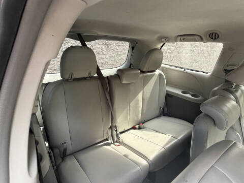 2011 Toyota Sienna XLE 8-Passenger