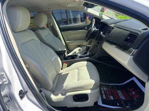 2014 Lincoln MKS