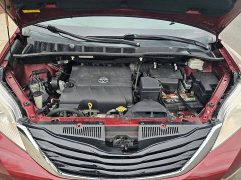 2015 Toyota Sienna LE 8-Passenger