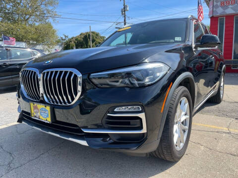 2021 BMW X5 for sale at AUTORAMA SALES INC. in Farmingdale NY