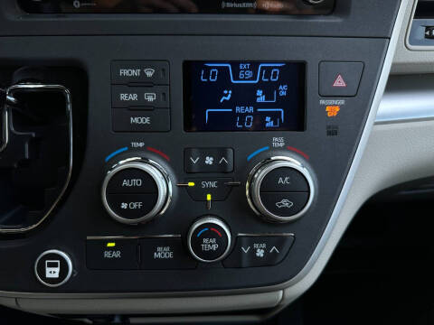 2020 Toyota Sienna LE Mobility 7-Passenger