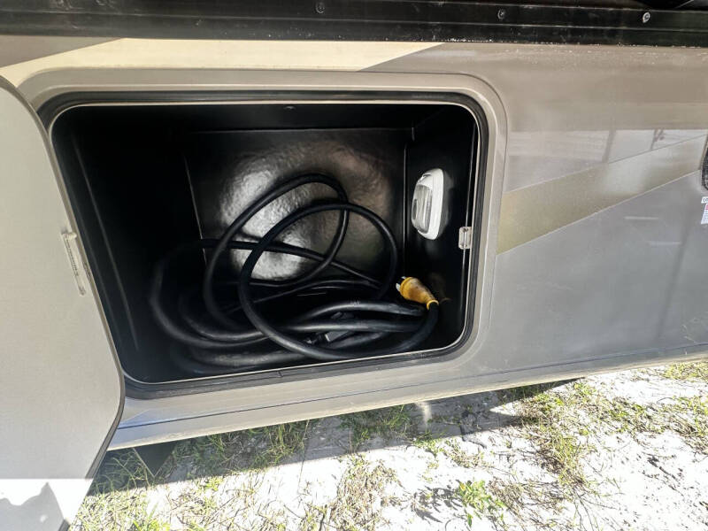 2015 Thor Motor Coach Hurricane