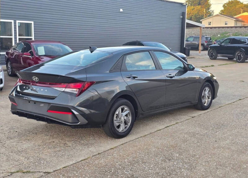 2025 Hyundai Elantra SE