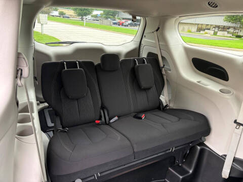 2024 Chrysler Voyager LX