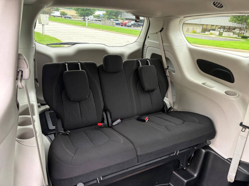 2024 Chrysler Voyager LX