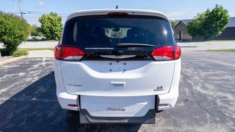 2023 Chrysler Voyager LX