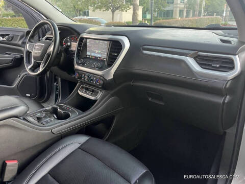 2023 GMC Acadia SLT