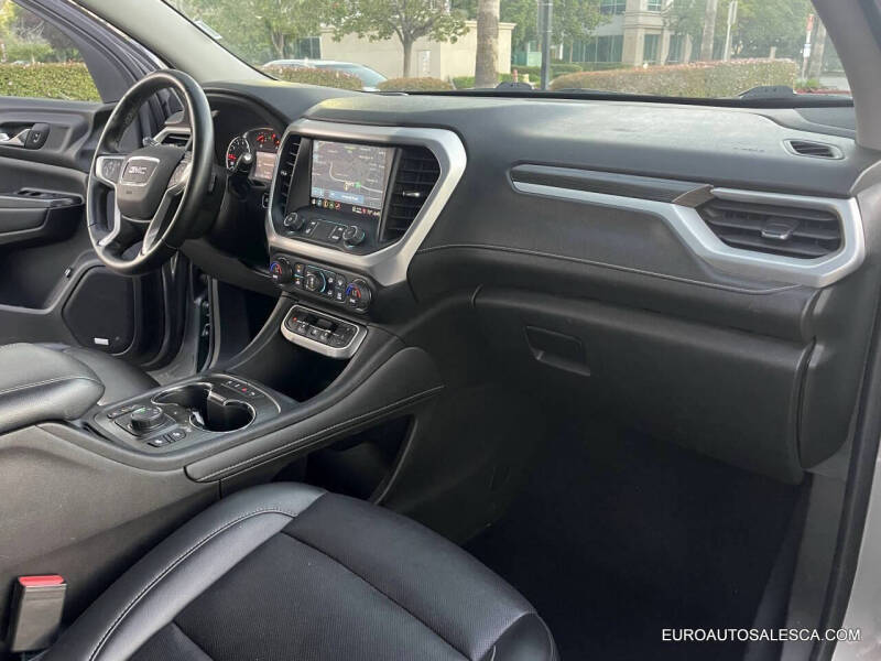 2023 GMC Acadia SLT