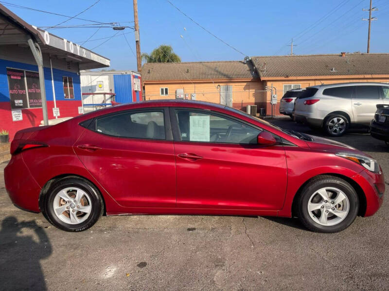 2015 Hyundai Elantra SE photo 2