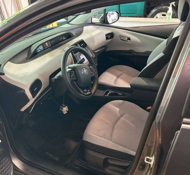 2019 Toyota Prius LE