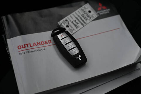 2023 Mitsubishi Outlander SE