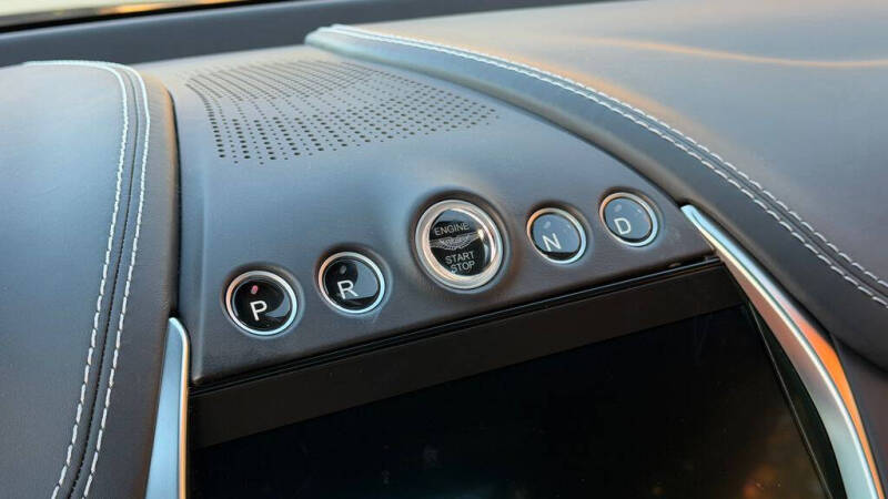 2022 Aston Martin DBX