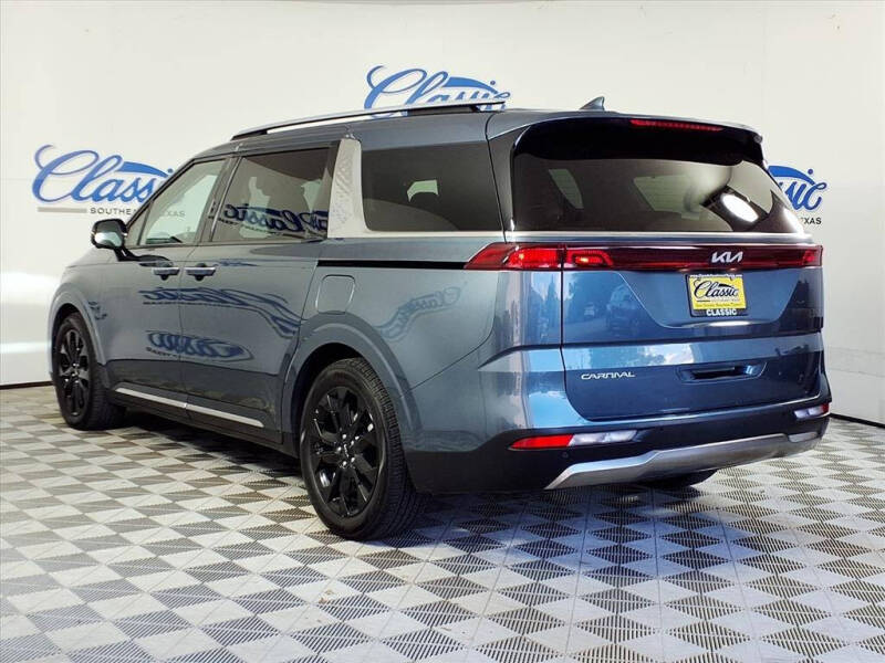 2023 Kia Carnival SX