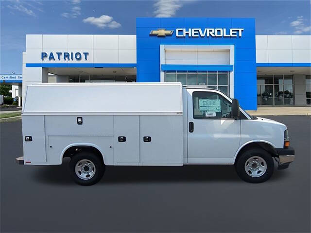 2025 Chevrolet Express 3500