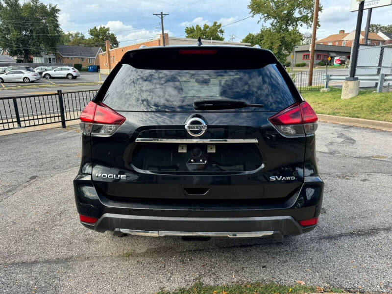 2017 Nissan Rogue SV photo 7