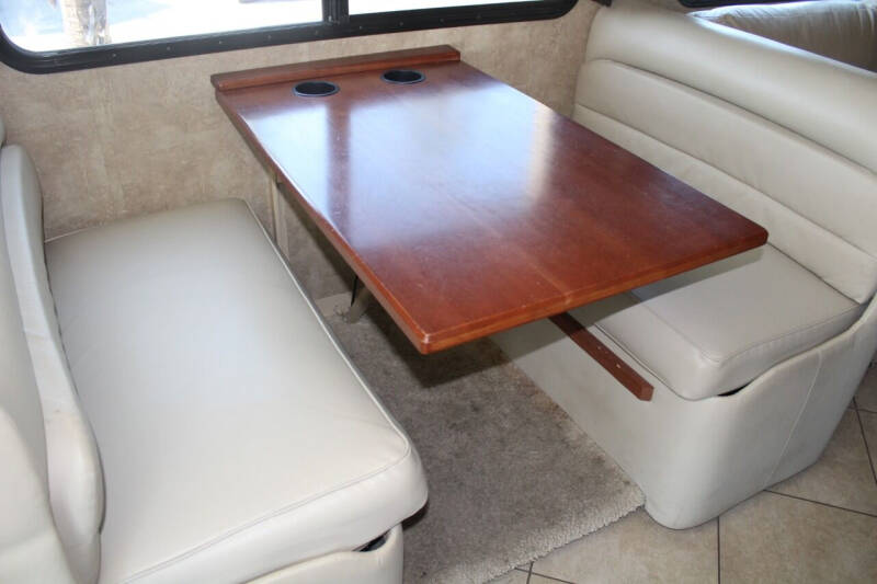 2014 Winnebago Forza 38R 340hp Cummins Diesel