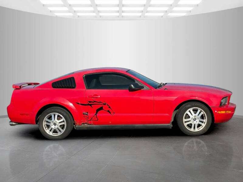 2005 Ford Mustang V6 Deluxe