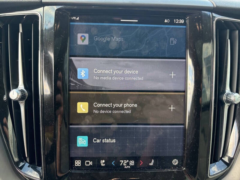 2024 Volvo XC60 B5 Core Dark Theme