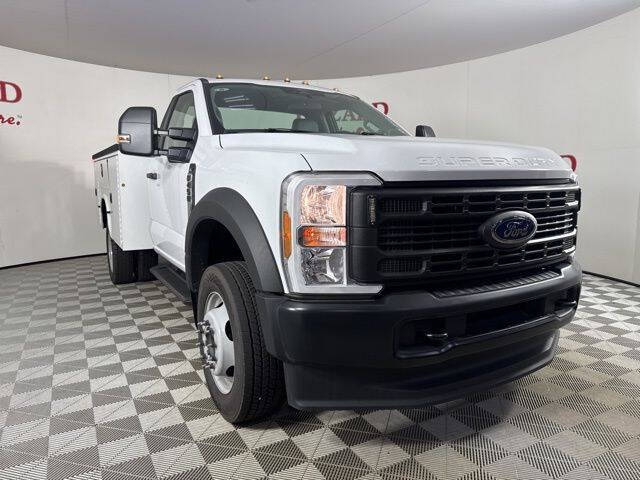 2024 Ford F-450 Super Duty Chassis Cab XL's photo