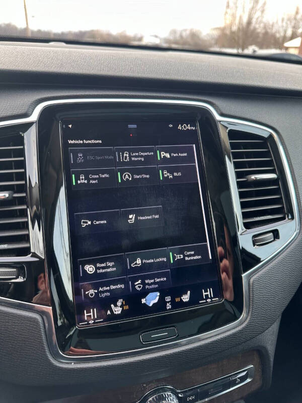 2016 Volvo XC90 T6 Momentum