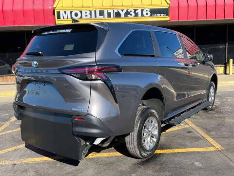 2025 Toyota Sienna LE 8-Passenger