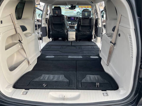 2017 Chrysler Pacifica Touring-L Plus