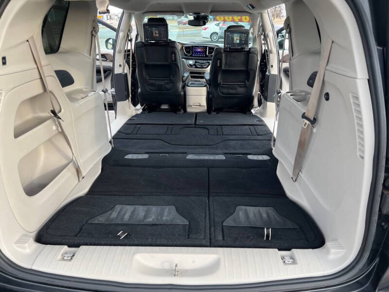 2017 Chrysler Pacifica Touring-L Plus
