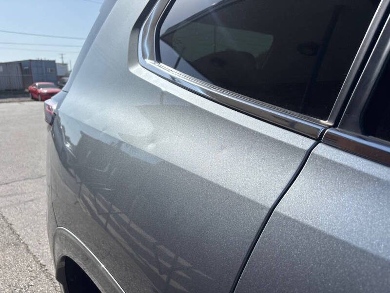 2025 GMC Acadia Denali