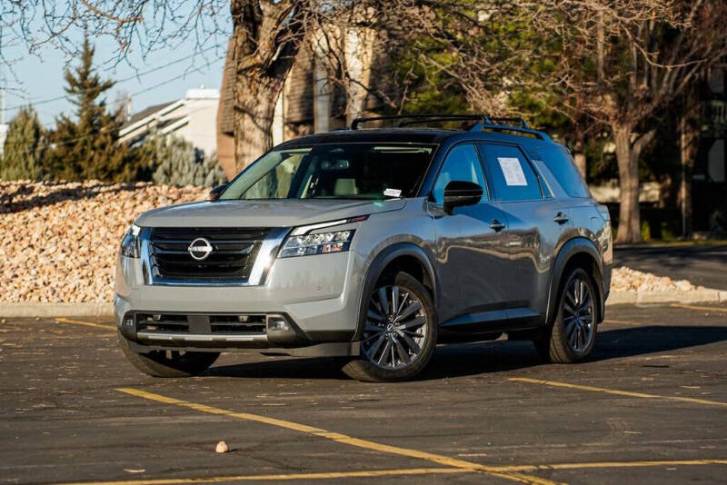 2022 Nissan Pathfinder SL