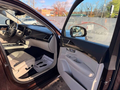 2018 Volvo XC90 T6 Momentum