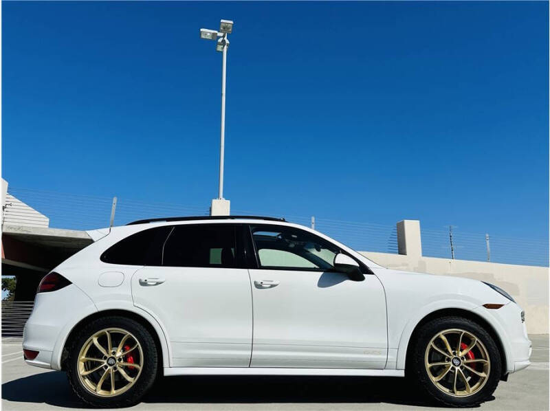 2013 Porsche Cayenne GTS