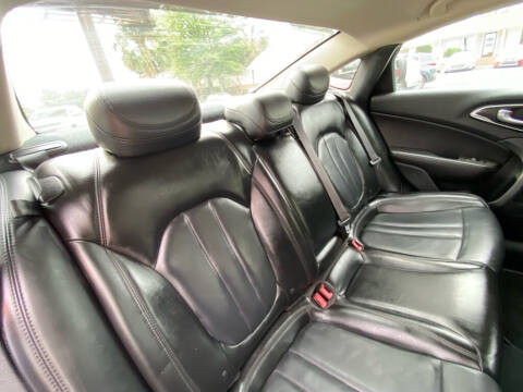 2017 Chrysler 200 Limited