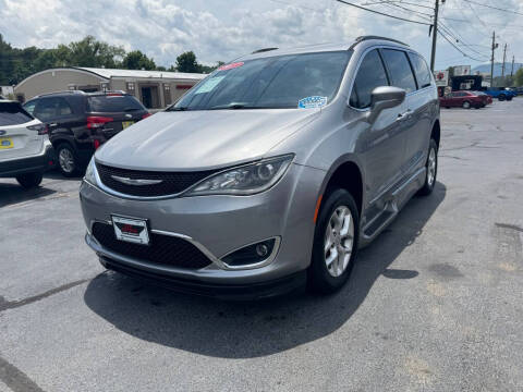 2017 Chrysler Pacifica Touring-L
