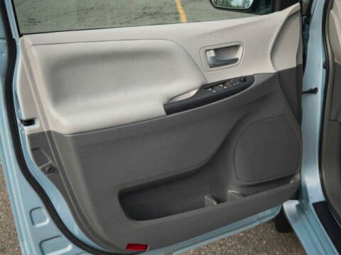 2015 Toyota Sienna LE 7-Passenger