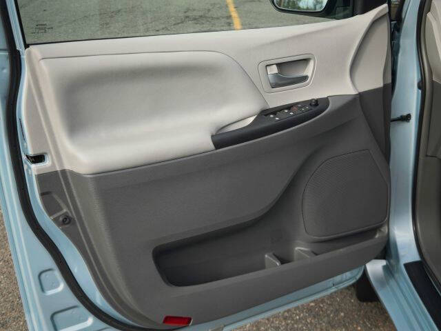 2015 Toyota Sienna LE 7-Passenger