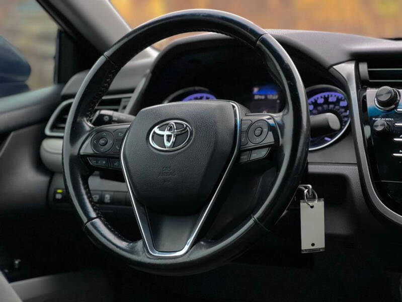 2019 Toyota Camry SE photo 25