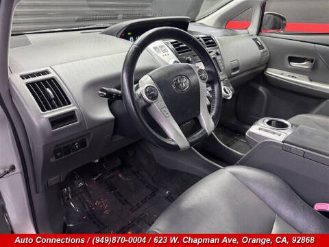 2014 Toyota Prius v Five
